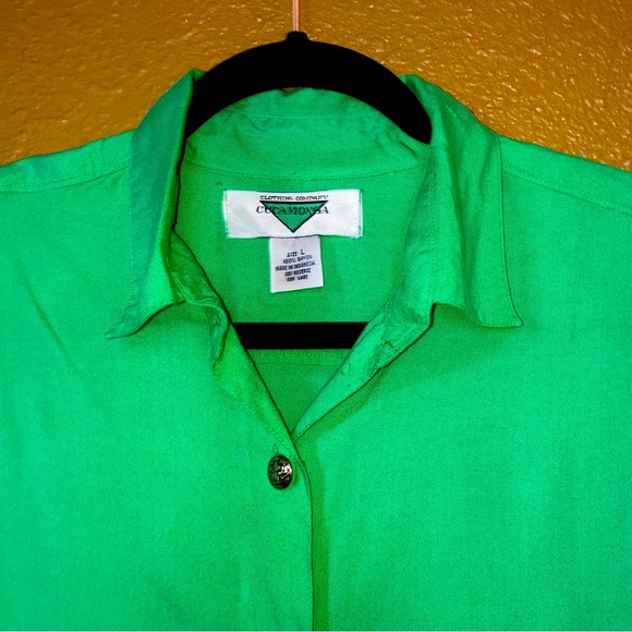 Women’s oversized button down short sleeve shirt. - Picture 6 of 7